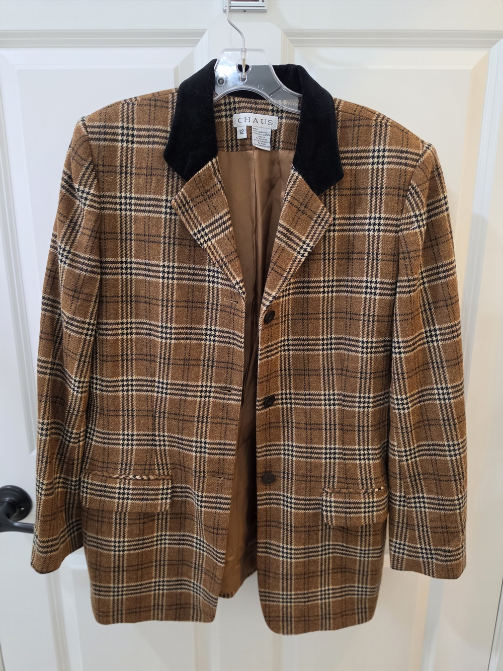 Chaus Women’s Vintage 80s Brown Plaid Blazer with Black Velvet Collar